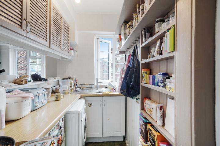 Modern Apartment Embassy House, West End Lane, West Hampstead